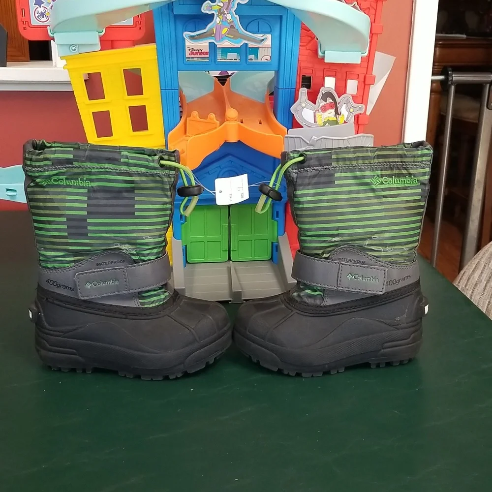 NWT Columbia Kids Green & Black Striped Winter Boots - Size 9